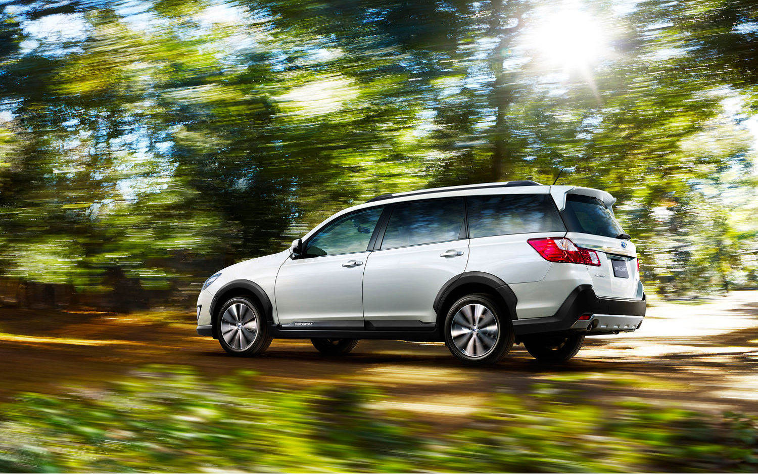 Subaru Exiga Crossover 7 turbo 2017 | SUV Drive